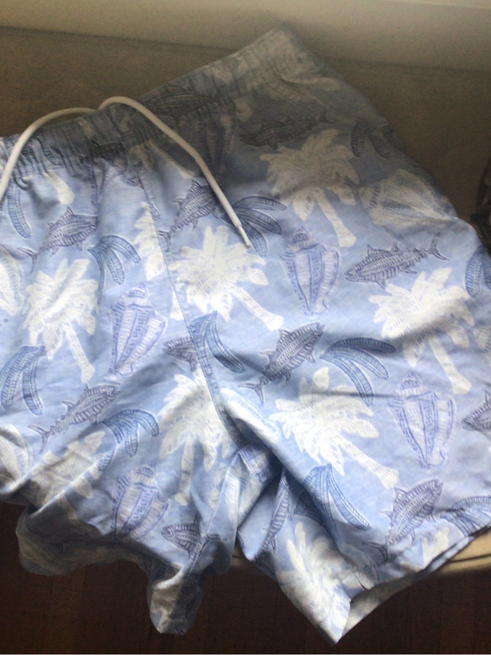 Vineyard Vines Light Blue Palm & Fish Print Men's Shorts